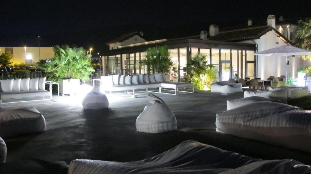 Hotel & Resort Le Colombare โฟลีโญ ภายนอก รูปภาพ
