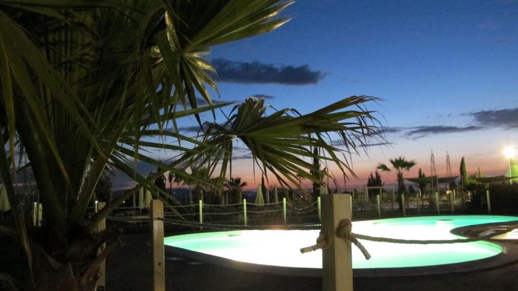 Hotel & Resort Le Colombare โฟลีโญ ภายนอก รูปภาพ