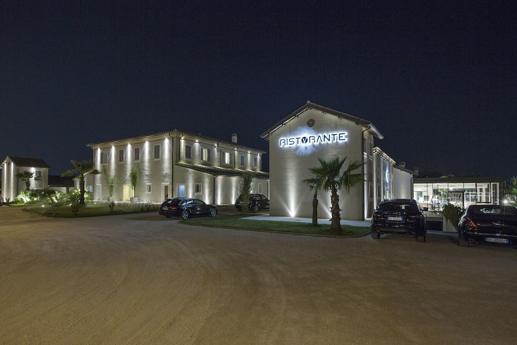 Hotel & Resort Le Colombare โฟลีโญ ภายนอก รูปภาพ