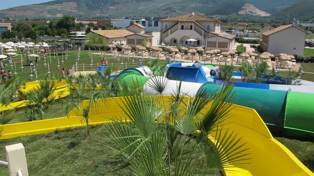 Hotel & Resort Le Colombare โฟลีโญ ภายนอก รูปภาพ